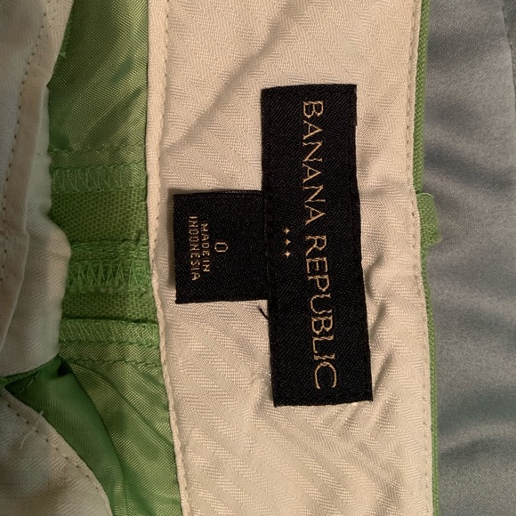 Super cute Banana Republic green cargo shorts - Picture 2 of 3